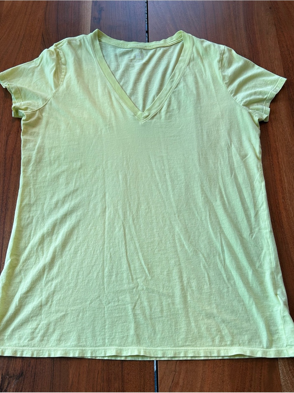 GAP Women's V-Neck Short Sleeve Tee - Pale Yellow